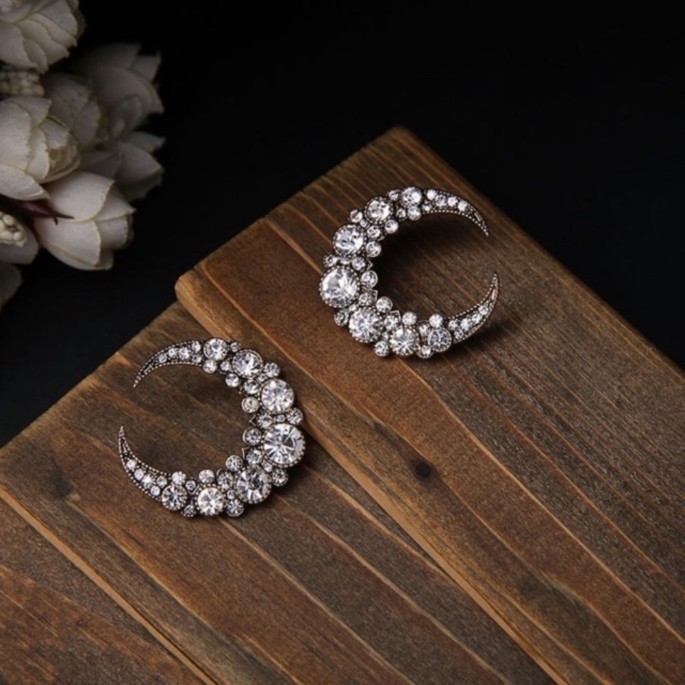 Large crystal crescent moon statement earrings - Picture 3 of 4